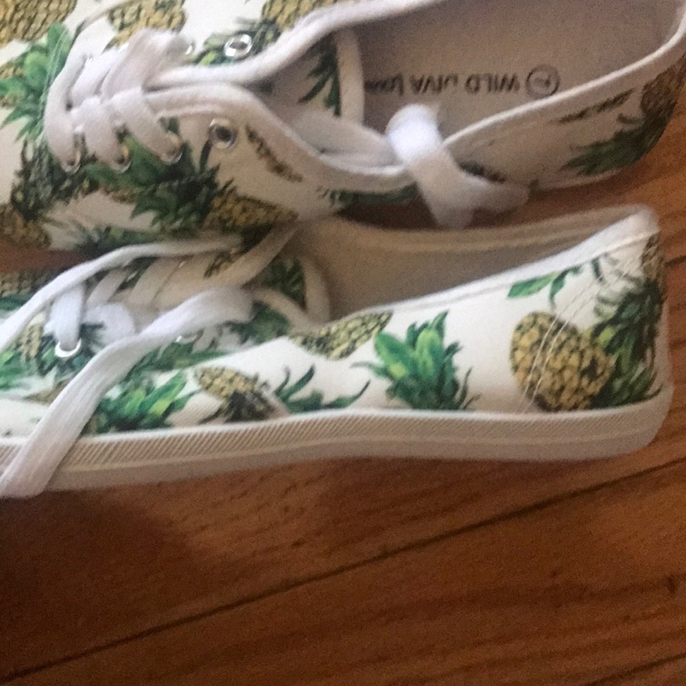 Pineapple print sneakers SZ 7 NWOT - Picture 2 of 2